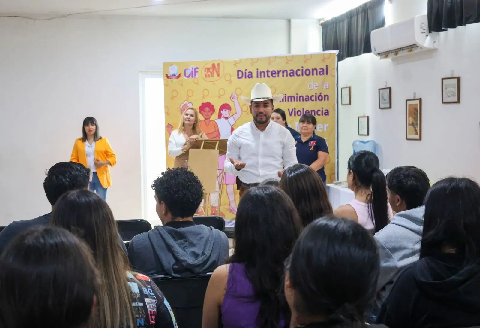 Humberto Jiménez impulsa el diálogo con jóvenes para fortalecer la lucha contra la violencia hacia las mujeres