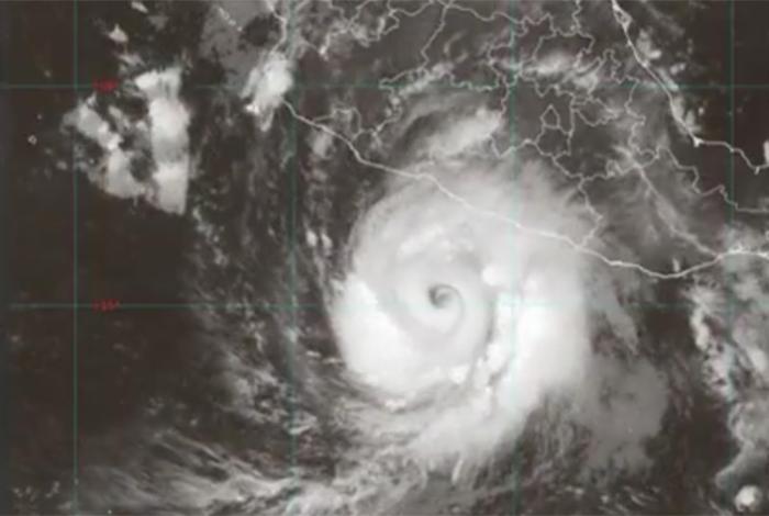 Huracán Polo baja a categoría 4; se esperan lluvias intensas y olas de hasta 9 metros Michoacán