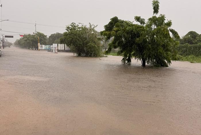 Huracán Rachel provoca inundaciones en Lázaro Cárdenas; se han habilitado refugios temporales
