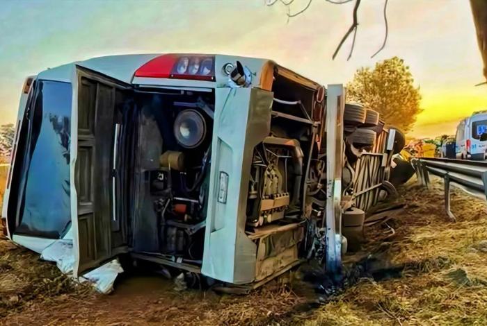 Identifican a las 20 personas que resultaron heridas en volcadura de autobús en Morelia