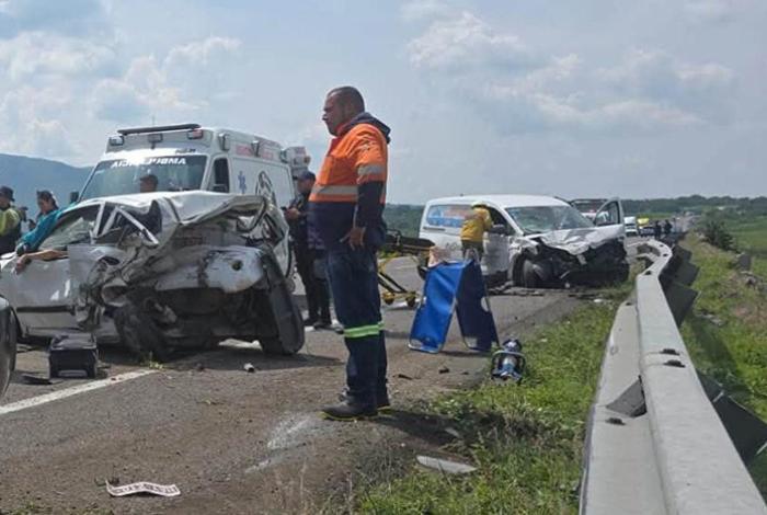  Identifican a las tres víctimas del choque en la autopista Morelia-Salamanca