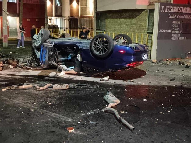 #Imágenes #Morelia | Hombre muere tras chocar y destrozar su auto contra fachada de inmueble en el Blvd. García de León