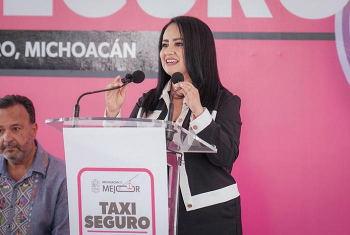 Impulsa Gladyz Butanda programa Taxi Seguro en Pátzcuaro