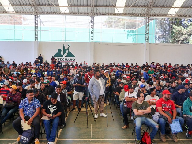 Impulsa Julio Arreola oportunidades laborales en el extranjero para habitantes de Pátzcuaro