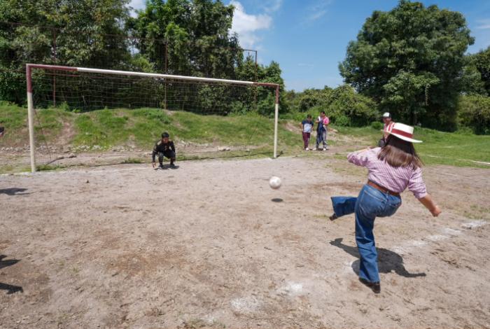 Impulsar el deporte para transformar Michoacán, coinciden Gladyz Butanda y jugadores de futbol