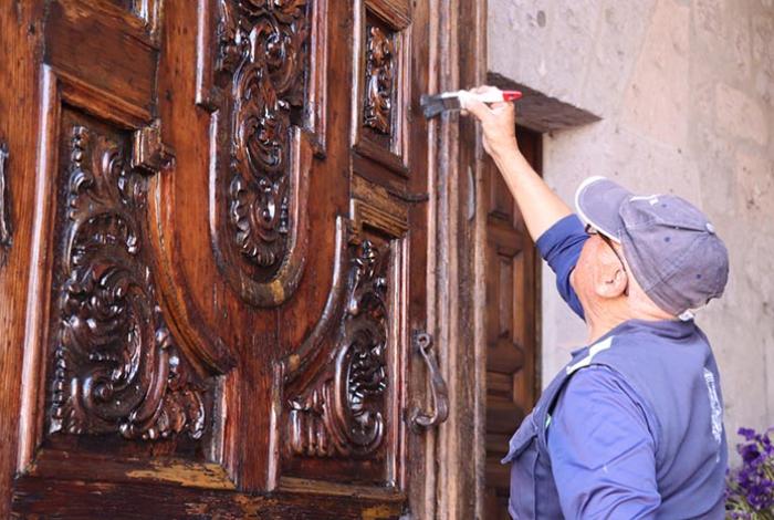 INAH y Ayuntamiento rehabilitan accesos principales de templos históricos de Morelia