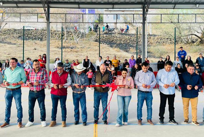 Inaugura alcalde Eric Gaona Centro Deportivo en Santa Cruz, en el municipio de Tarímbaro