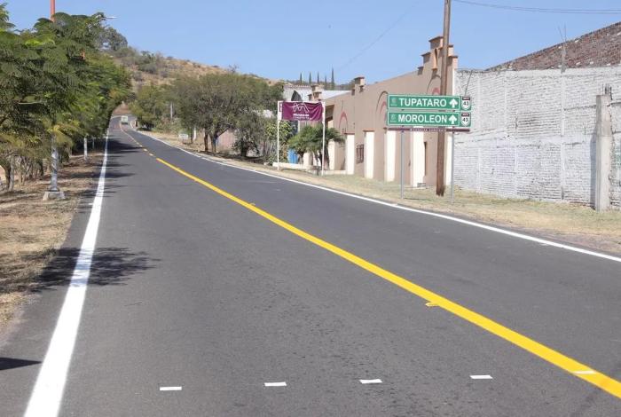 Inaugura Bedolla rehabilitación carretera San José Cuaro-Tupátaro que impulsará el turismo en Huandacareo