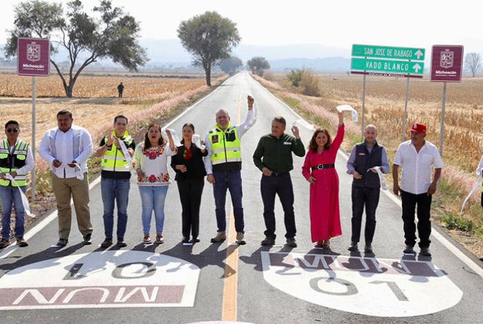 Inaugura Bedolla rehabilitación carretera entre Penjamillo y Numarán; fortalecerá productividad regional