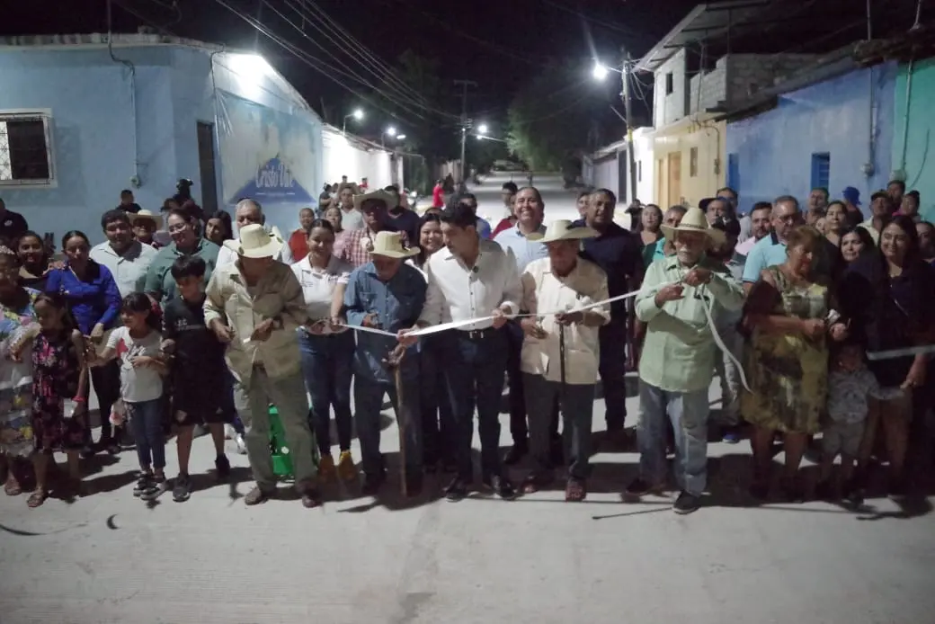 Inaugura Pablo Varona circuito de pavimentación de 3 calles en Barrio Alto