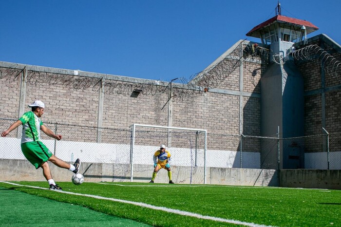 Inaugura Sistema Penitenciario cancha de futbol rápido en penal de Maravatío