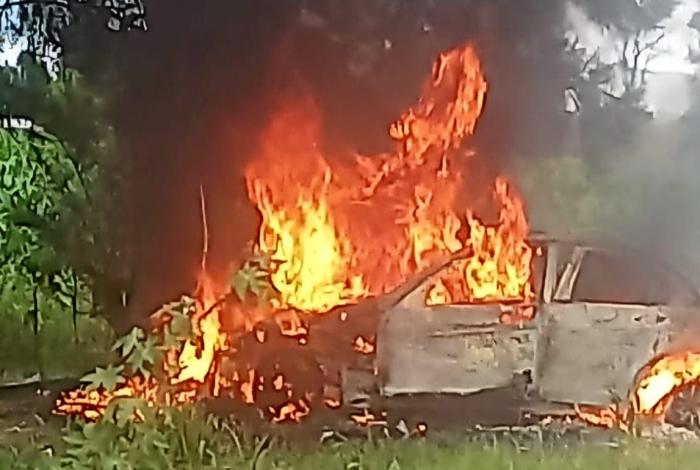 Incendian un Mercedes Benz en carretera de Tarímbaro