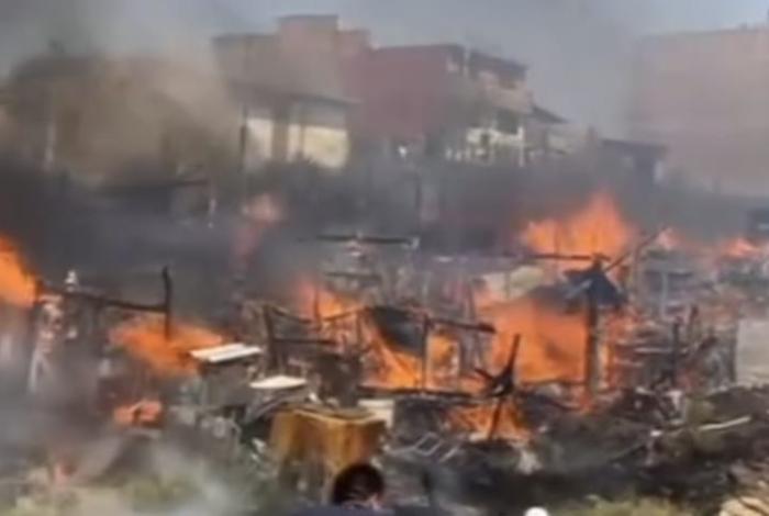 Incendio arrasa con tres viviendas de madera y cartón en Ciudad Jardín