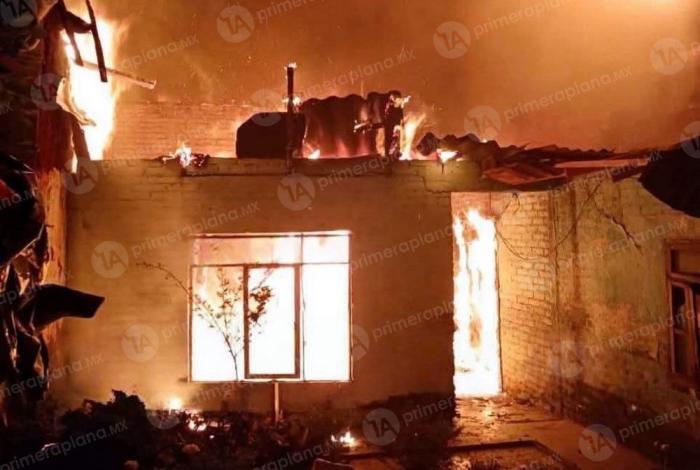 Incendio consume una panadería y dos viviendas, en Uruapan