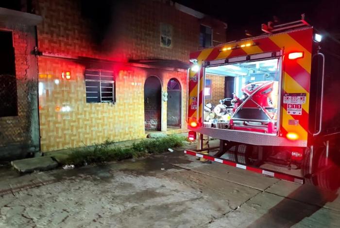 Incendio consume vivienda en la Tenencia Morelos
