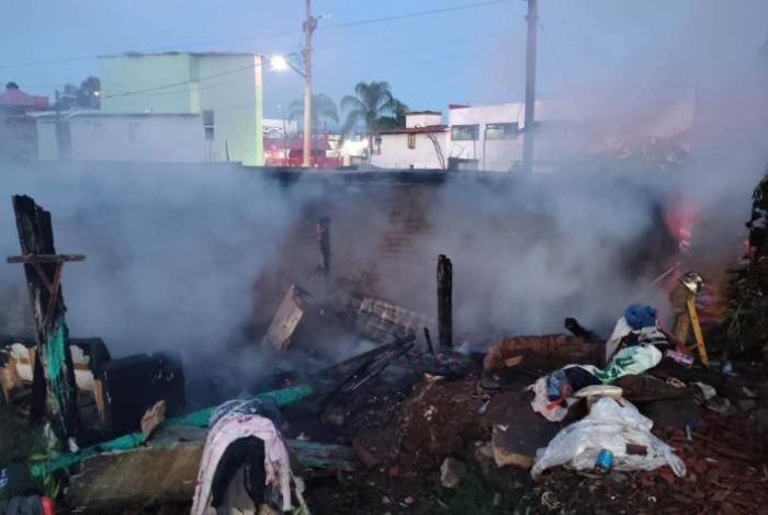 Incendio en inmueble abandonado moviliza a cuerpos de emergencia en Morelia