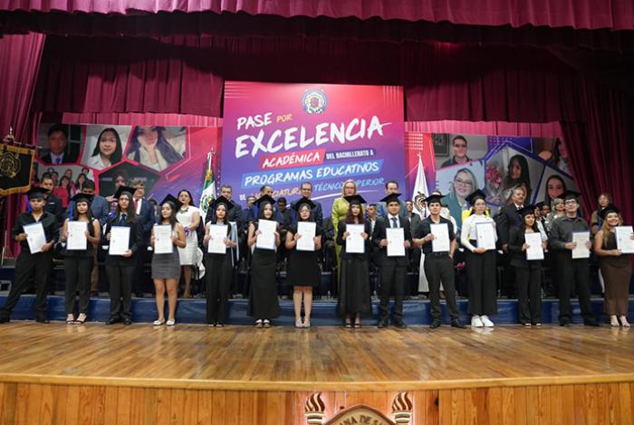 Inédito, Bachillerato nicolaita alcanza cupo lleno en gestión de Yarabí Ávila