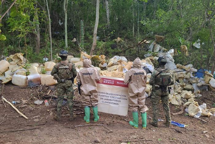 Inhabilitan laboratorio clandestino y aseguran 750 kilos de metanfetamina en Sinaloa
