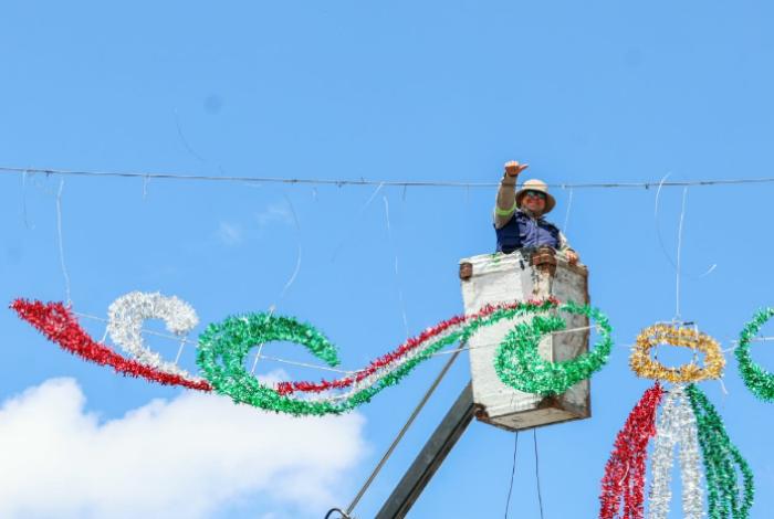 Inicia colocación de adornos patrios en el Centro Histórico de Morelia rumbo a septiembre