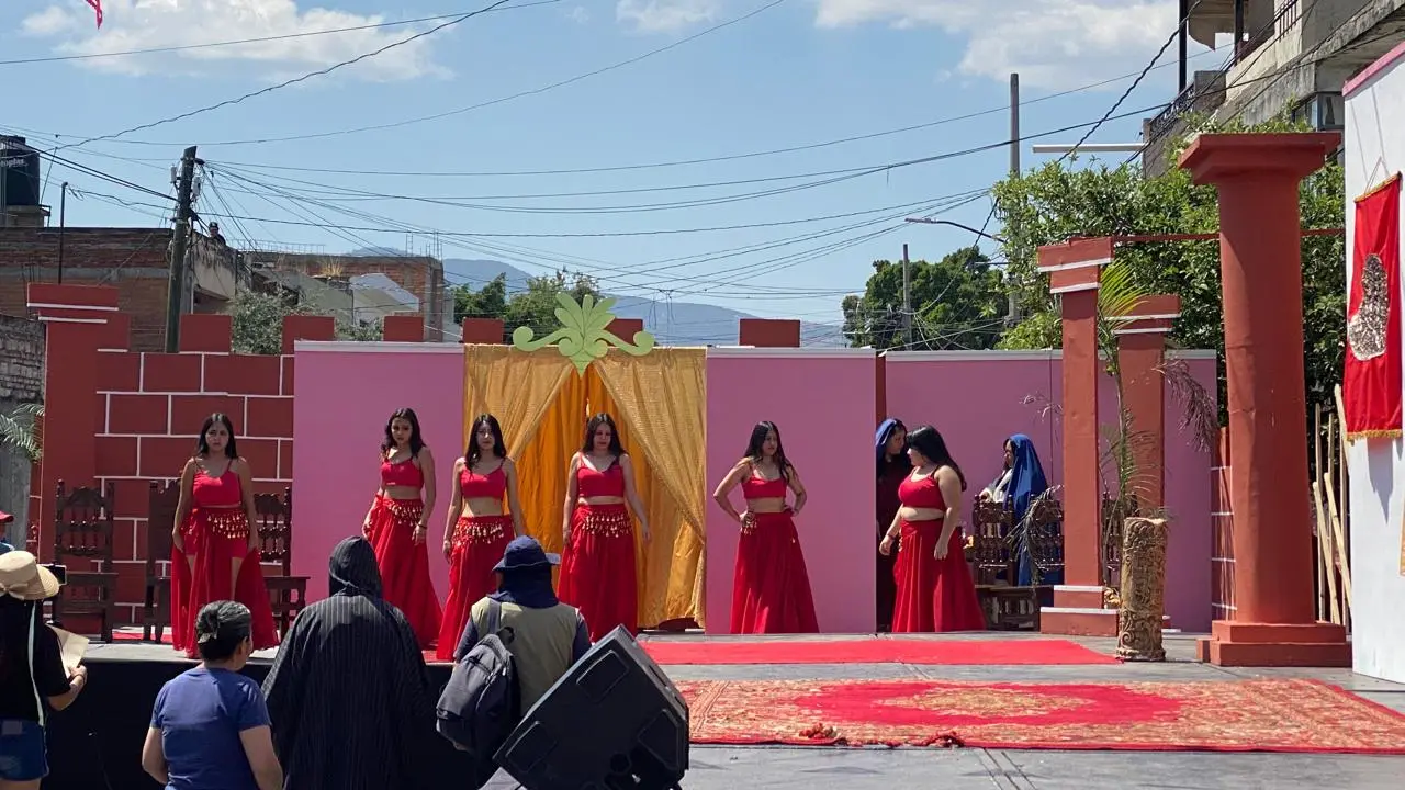 Inicia la representación del viacrucis en la colonia Juárez de Morelia