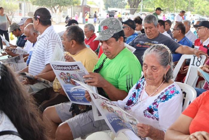 Inician entrega de tarjetas Bienestar para Adultos Mayores de Lázaro Cárdenas.