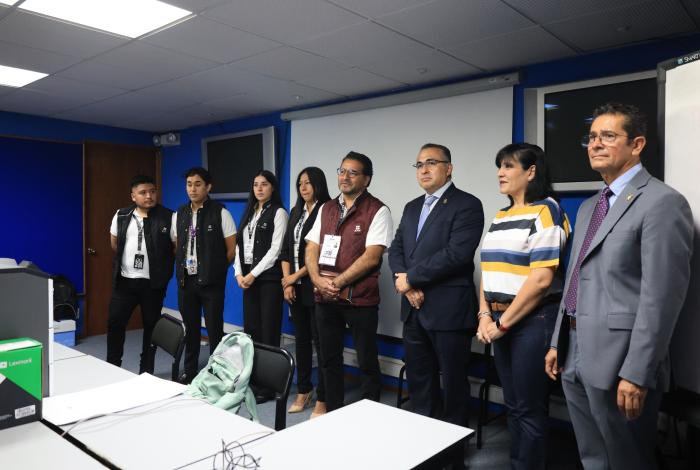 Instalan oficina móvil del SAT en Ciudad Universitaria