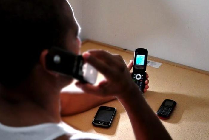 Instalarán inhibidores de señal en los penales de Michoacán