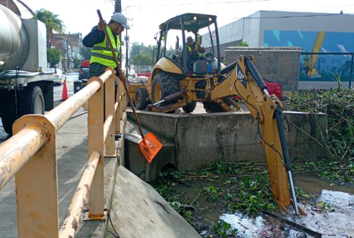 Intensifican labores de desazolve en el Dren Barajas tras lluvias en Morelia
