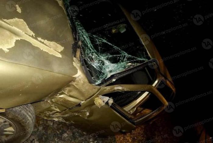 Intenta ganarle al tren, lo arrolla y sobrevive, en Taretan