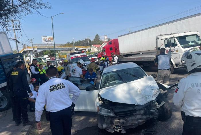 Intentó robar un tráiler y se llevó al menos a cuatro vehículos en la salida a Salamanca