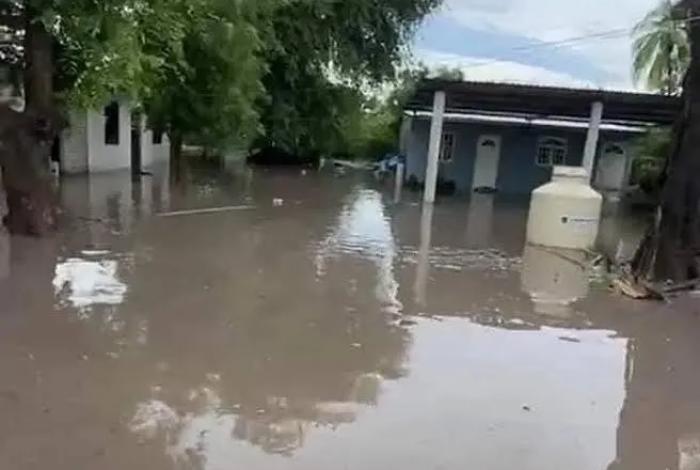 Inundaciones, desprendimiento de asfalto y accidentes automovilísticos dejó “Erick” en Múgica