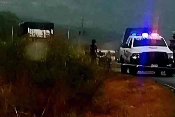 Investigan el hallazgo de un hombre sin vida en la Autopista Siglo XXI