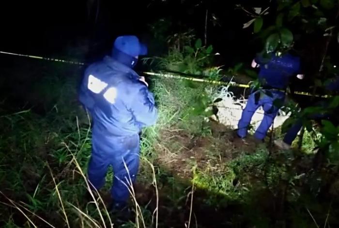 Investigan el hallazgo de una persona semienterrada en un predio ubicado en la Ario de Rosales-La Huacana