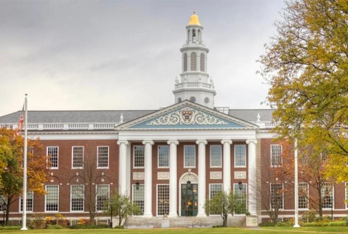 Investigan si Harvard prioriza a estudiantes de China y discrimina a estadounidenses en apoyos financieros