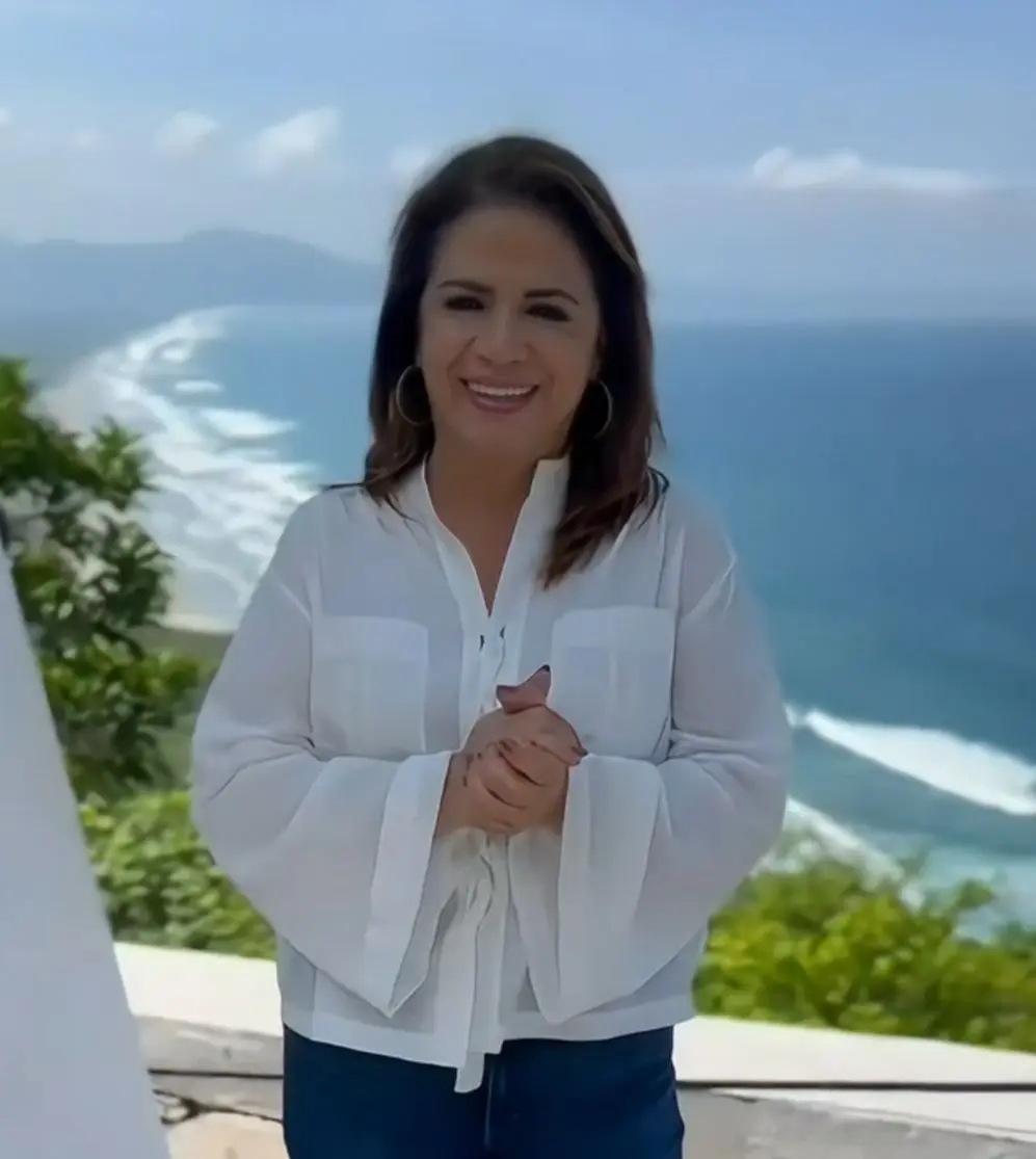 Invita Fabiola Alanís a disfrutar la costa michoacana: playas limpias, gastronomía única y calidez que se vive en familia