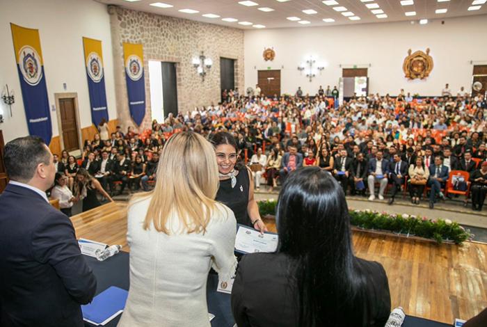 Invita la rectora Yarabí Ávila a egresados de Odontología a mantener viva la inquietud por aprender y actualizarse