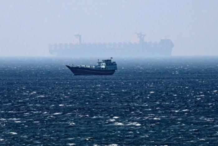 Irán lanza advertencia a buques militares que se acerquen y niega bloqueo Ormuz por EUA