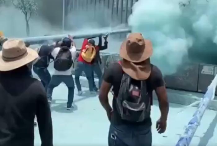 Irrumpen maestros de la CNTE en instalaciones de la SEP en CDMX