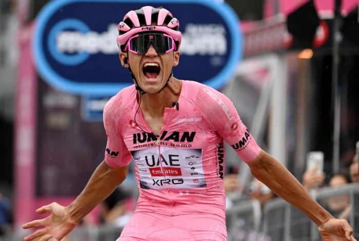 Isaac del Toro gana nueva etapa y sigue de líder en el Giro de Italia