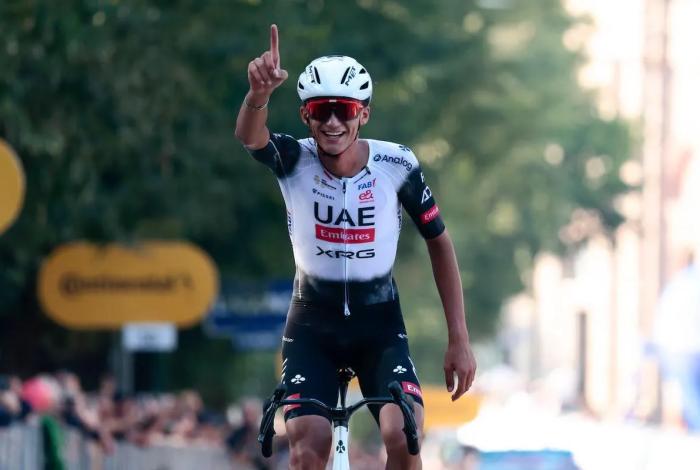 Isaac del Toro llega a 15 victorias en la temporada al conquistar la Gran Piemonte