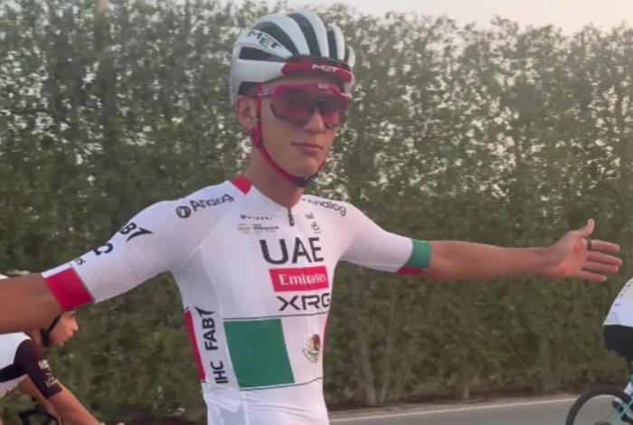 Isaac del Toro portará la bandera mexicana con el uniforme 2026 de UAE Team Emirates