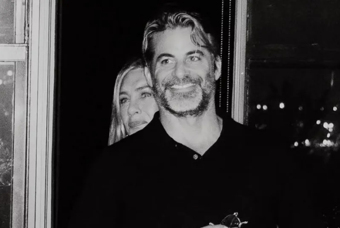 Jennifer Aniston confirma relación con Jim Curtis en Instagram