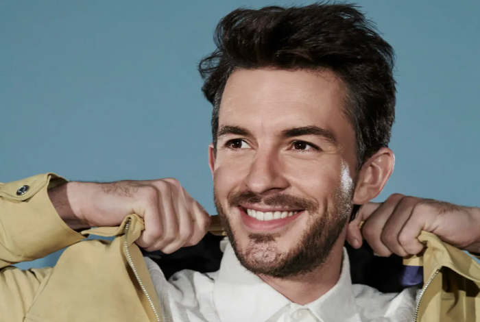 Jonathan Bailey, primer hombre gay reconocido por People como el más sexy del mundo
