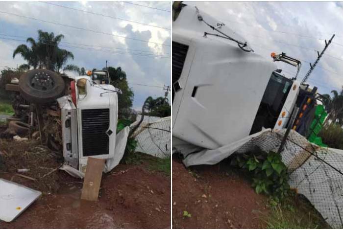 Joven chofer muere al volcar con su camión aguatero en la Peribán–Los Reyes