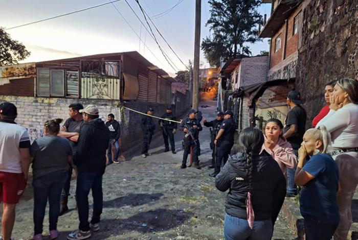 Joven es asesinado a balazos en la colonia Benito Juárez, de Uruapan