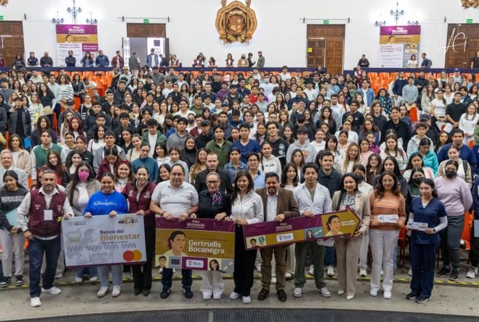 Jóvenes nicolaitas beneficiados con Beca Gertrudis Bocanegra