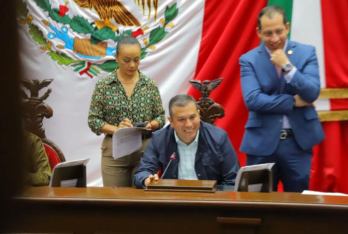 Juan Carlos Barragán celebra aprobación de la reforma que propuso para prevenir y atender el acoso y hostigamiento sexual en el deporte