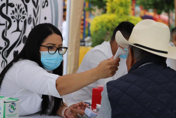 Juan Carlos Barragán y Verónica Zamudio acercan servicios de salud a las colonias de Morelia