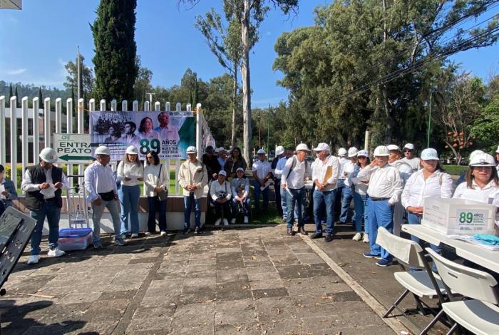Jubilados de CFE protestan en Morelia por reducción de hasta 70% en sus pensiones