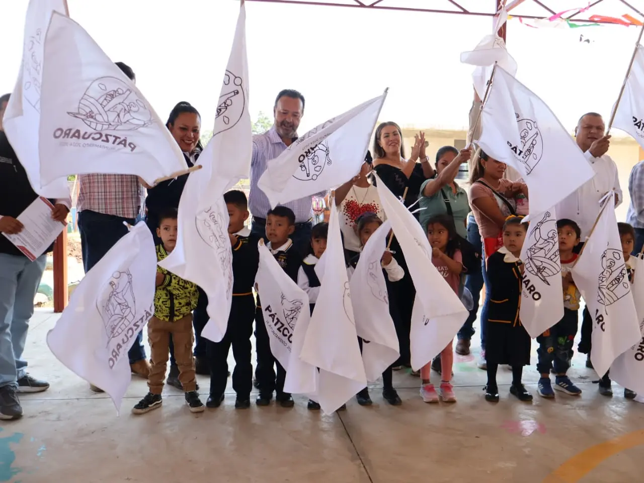 Julio Arreola cumple en Tzurumútaro: arranca obra para mejorar escuela de preescolar